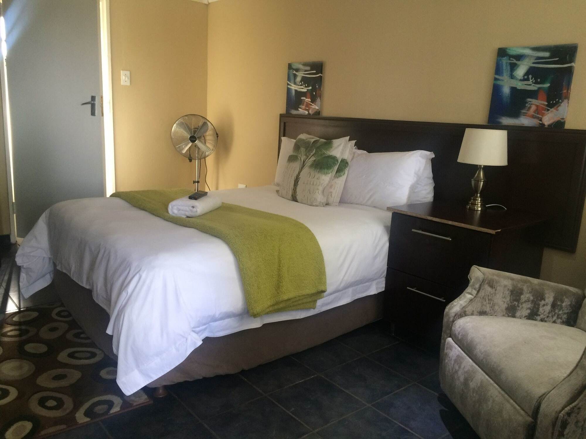 Mcbest Guest House Ермело Екстериор снимка
